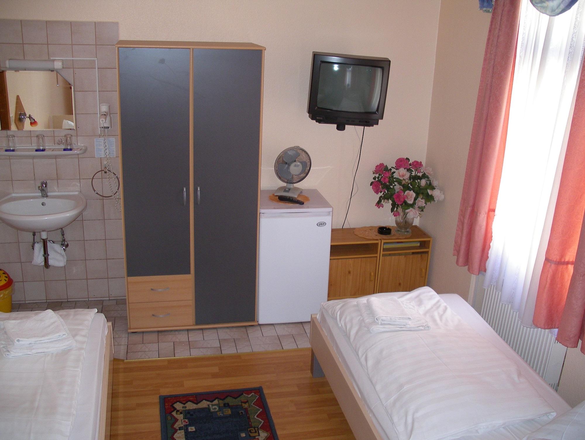Hotel garni Djaran Offenbach am Main Bagian luar foto